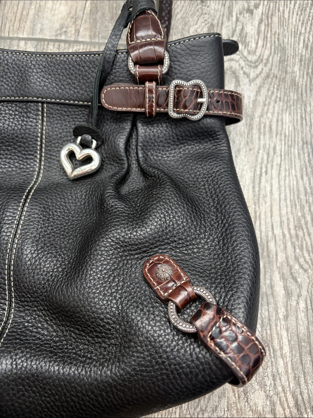 Vintage BRIGHTON Black Pebbled Leather Tote with Brown Croc Trim and Heart Charm - Picture 2 of 8